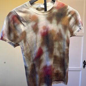 Cool, abstract print lightweight tee